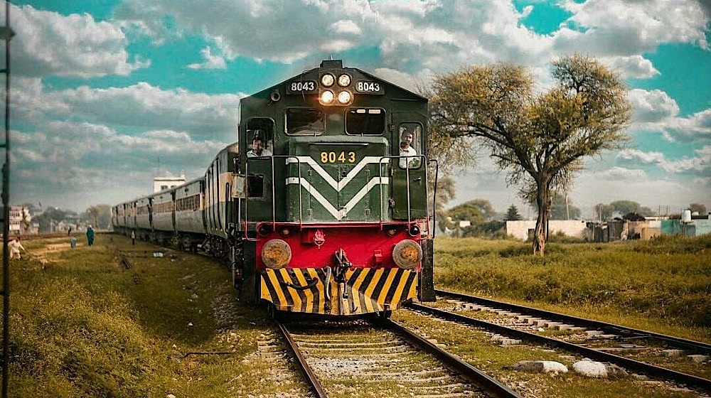 pakistan-railway-train